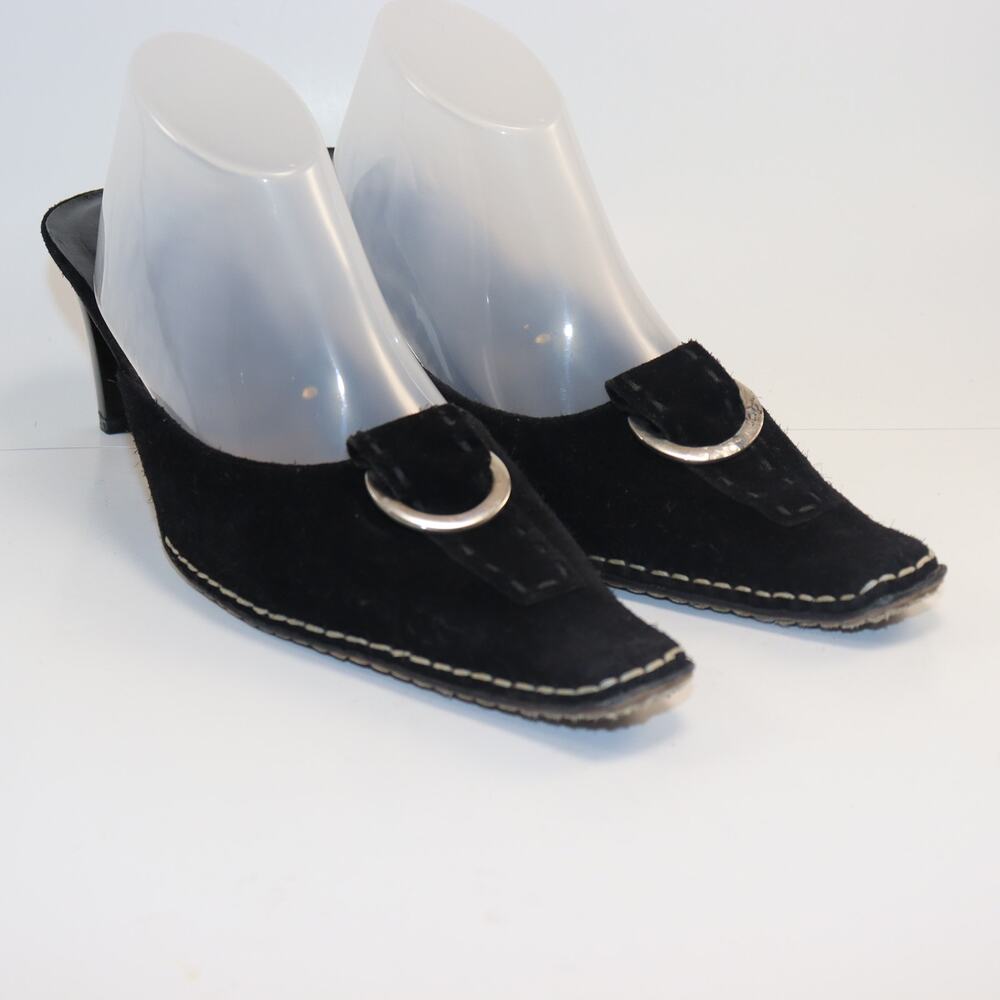 Vero Ve Italian suede low heel mules in size 8.5N